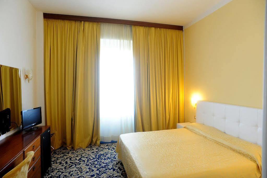 Color Miami Beach Family Hotel Milano Marittima Extérieur photo